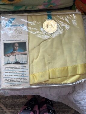 Fieldcrest Touch of Class Light Queen Blanket - Pale Yellow